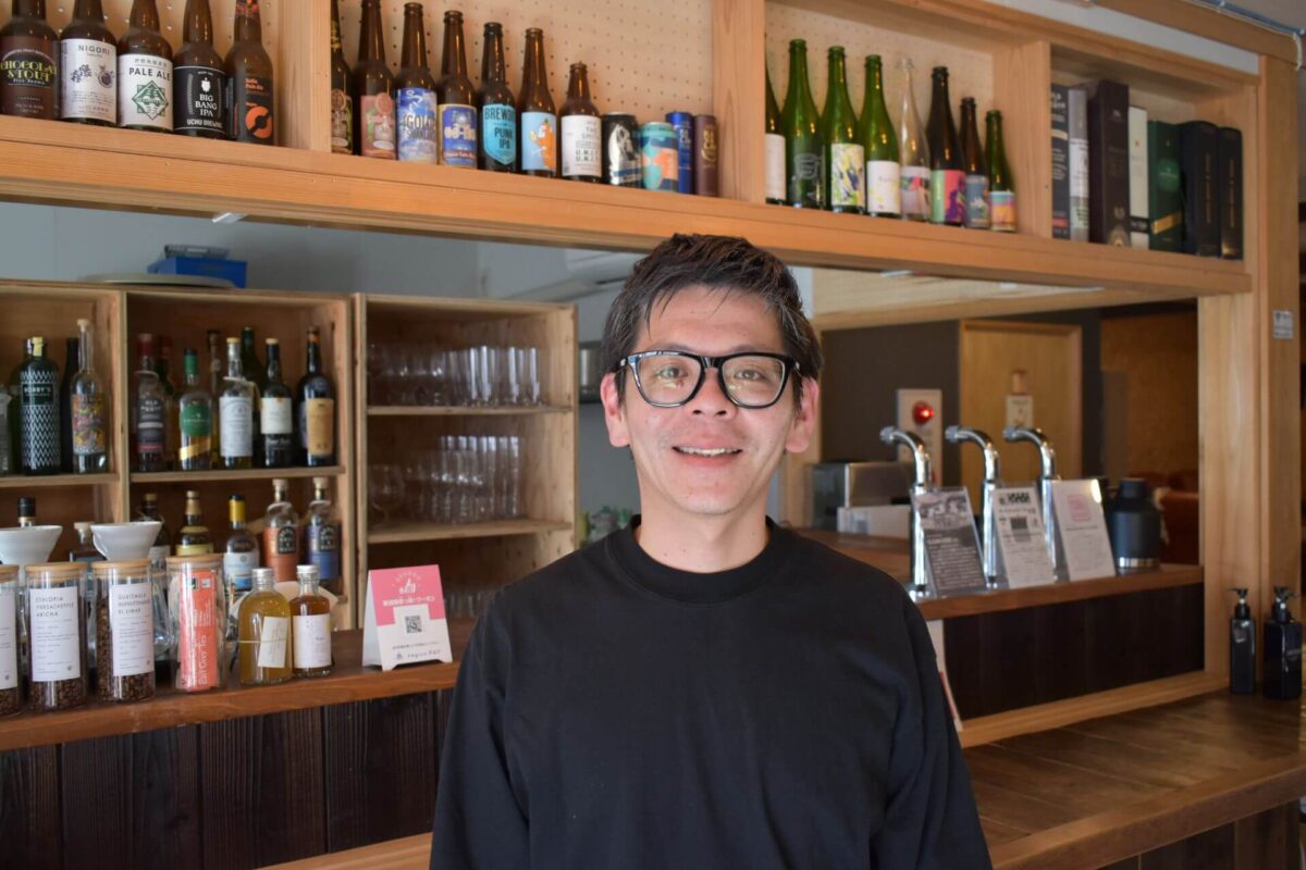カフェ＆バーにフィンランド式の蔵サウナ 長期滞在したいゲストハウス。