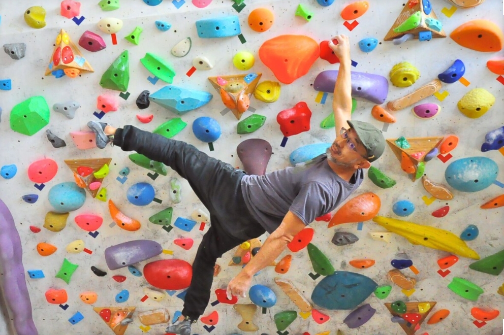 【KUJIRA WALL】佐渡初の本格ボルダリングジム。両津から世界へクライミングカルチャーを発信！